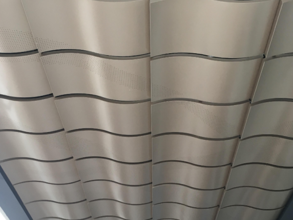 商場(chǎng)用的是什么鋁單板裝飾