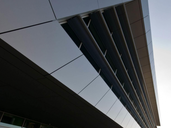 雙曲鋁單板是幕墻設(shè)計(jì)重要的一部分